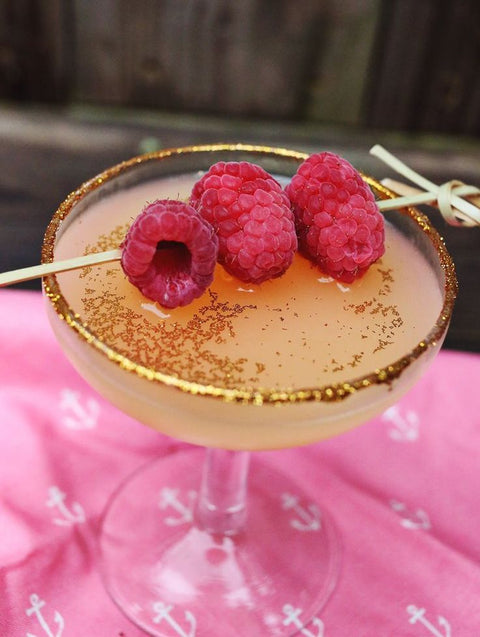 cocktail-recipe-with-edible-glitter