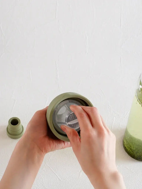 glass-bottle-or-jar-with-built-in-filter